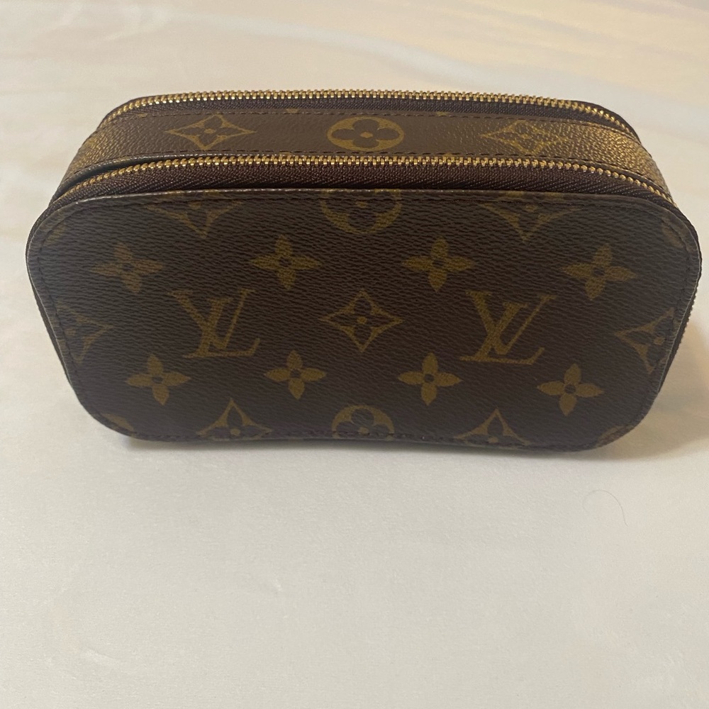 ✅💯Authentic Louis Vuitton Monogram Jewelry Pouch
